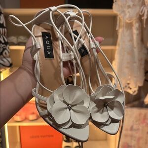 Aqua Women's Cream Floral Sandals